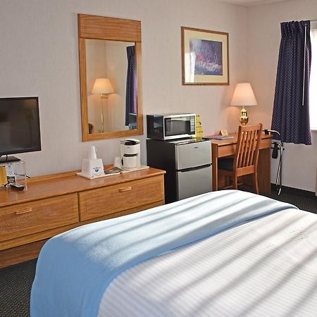 Americas Best Value Inn & Suites - Tahquamenon Country Newberry Exterior foto