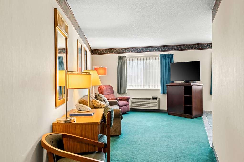 Americas Best Value Inn & Suites - Tahquamenon Country Newberry Quarto foto