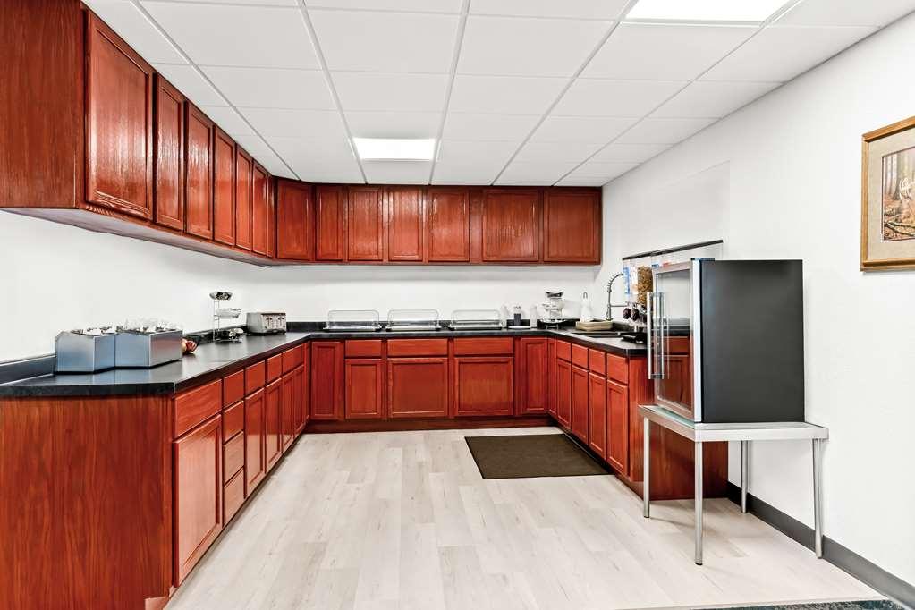 Americas Best Value Inn & Suites - Tahquamenon Country Newberry Restaurante foto