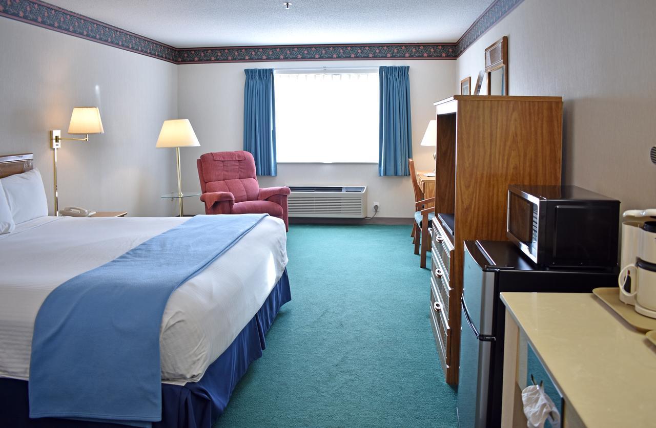 Americas Best Value Inn & Suites - Tahquamenon Country Newberry Exterior foto