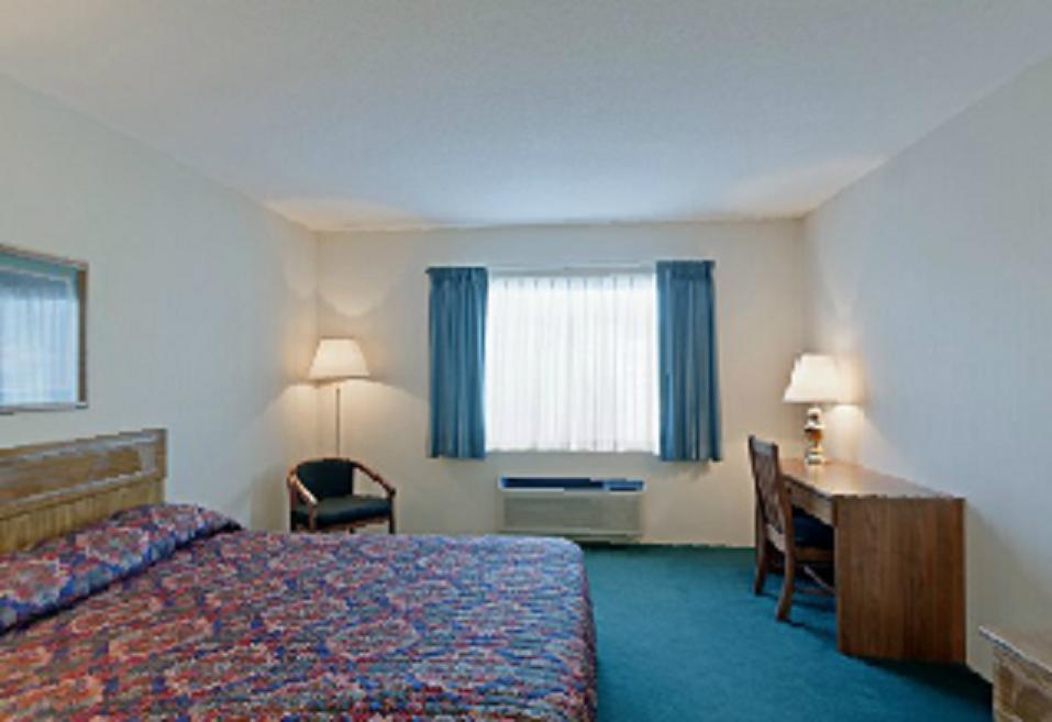 Americas Best Value Inn & Suites - Tahquamenon Country Newberry Exterior foto